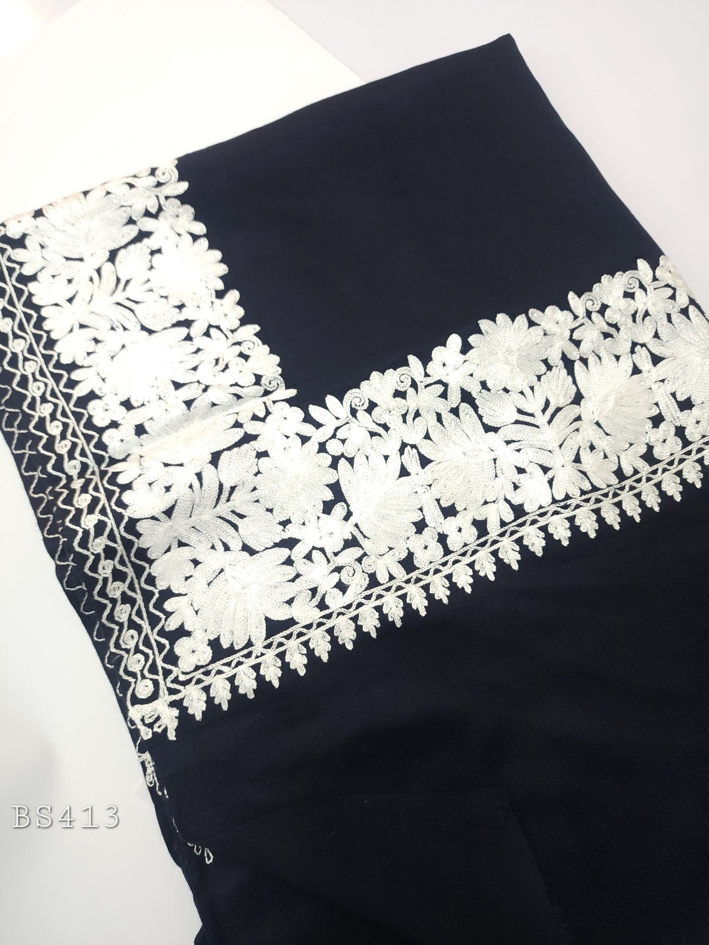 Aari Border Kashmiri Shawl | 4 Side Border Embroidery | Perfect Gift